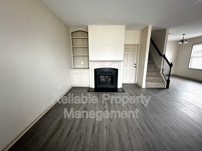 198 Balboa Pkwy - Photo 3 of 13