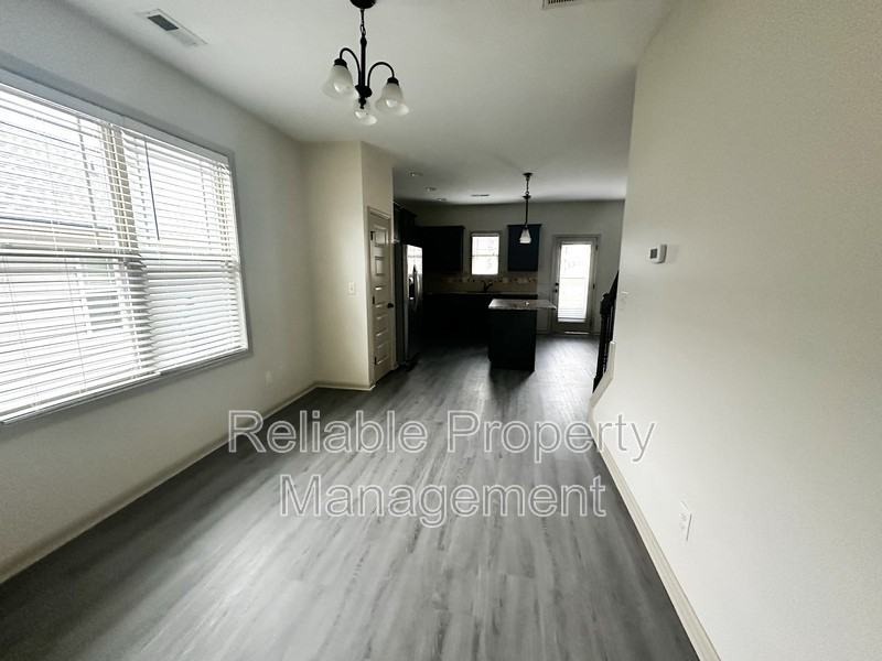 198 Balboa Pkwy - Photo 4 of 13