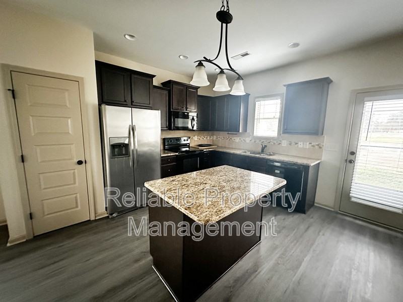 198 Balboa Pkwy - Photo 5 of 13