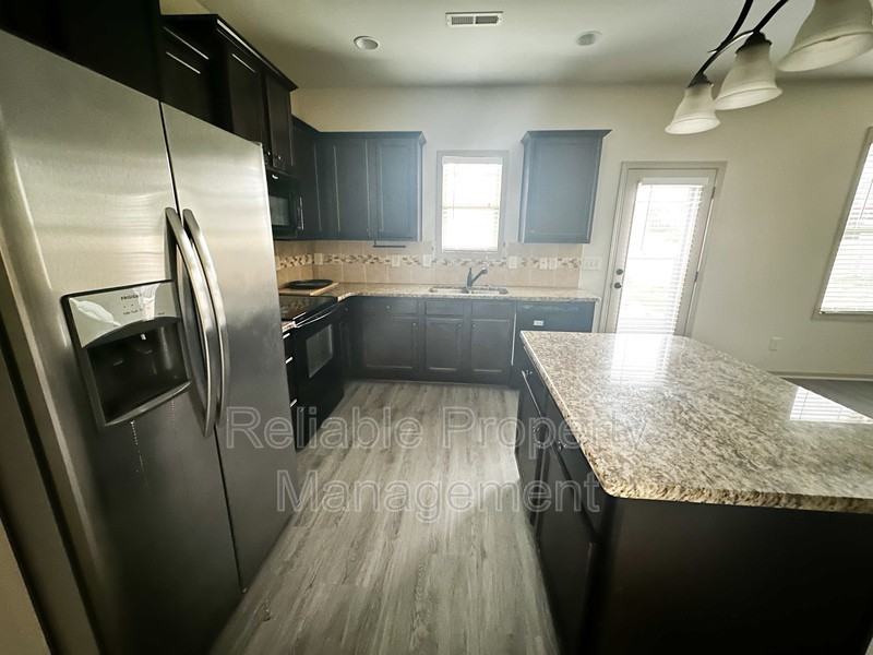 198 Balboa Pkwy - Photo 6 of 13