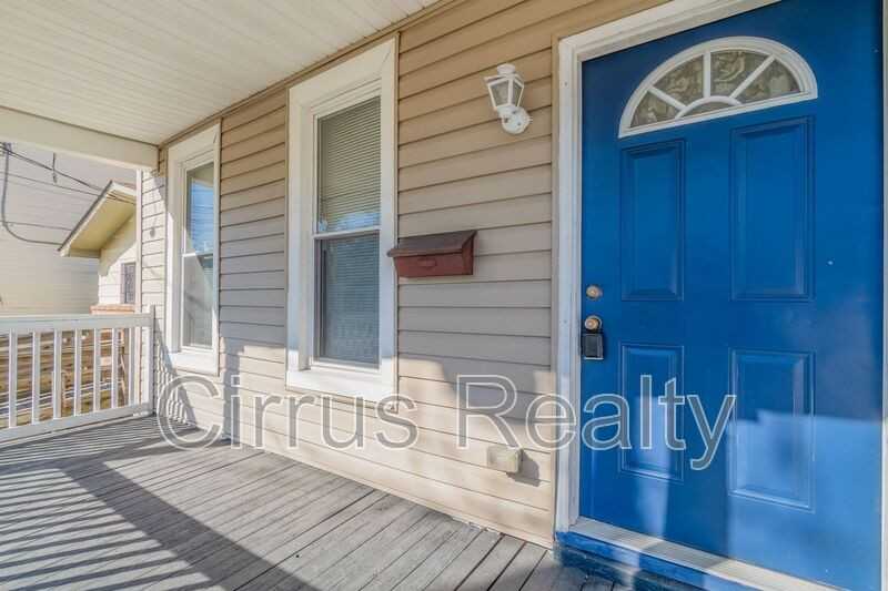 1041 23rd St - Photo 3 of 22