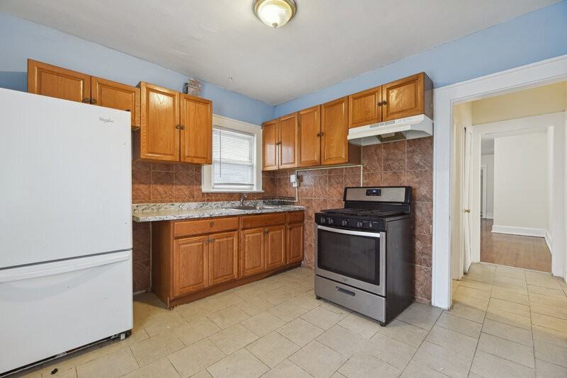 9 Rosedale Ave #2 - Photo 2 of 15