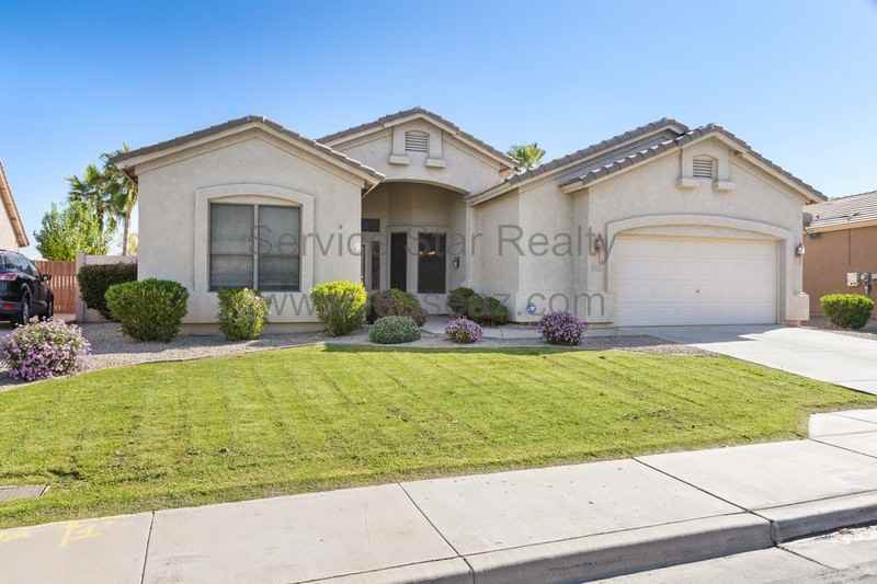 8560 E Nido Ave - Photo 2 of 25