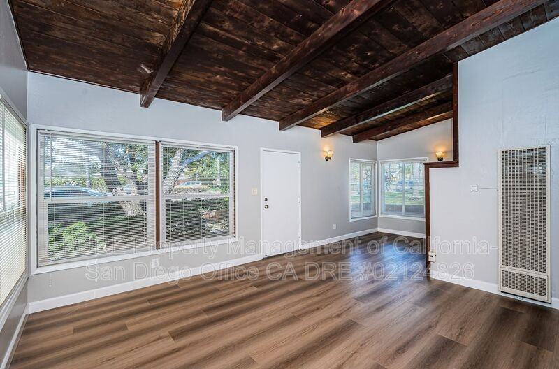 1053 Grand Ave - Photo 4 of 20