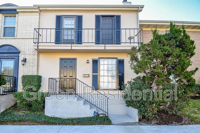 18111 Heritage Ln - Photo 2 of 26