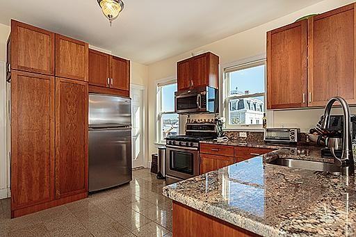 922 E Broadway #3 - Photo 3 of 16