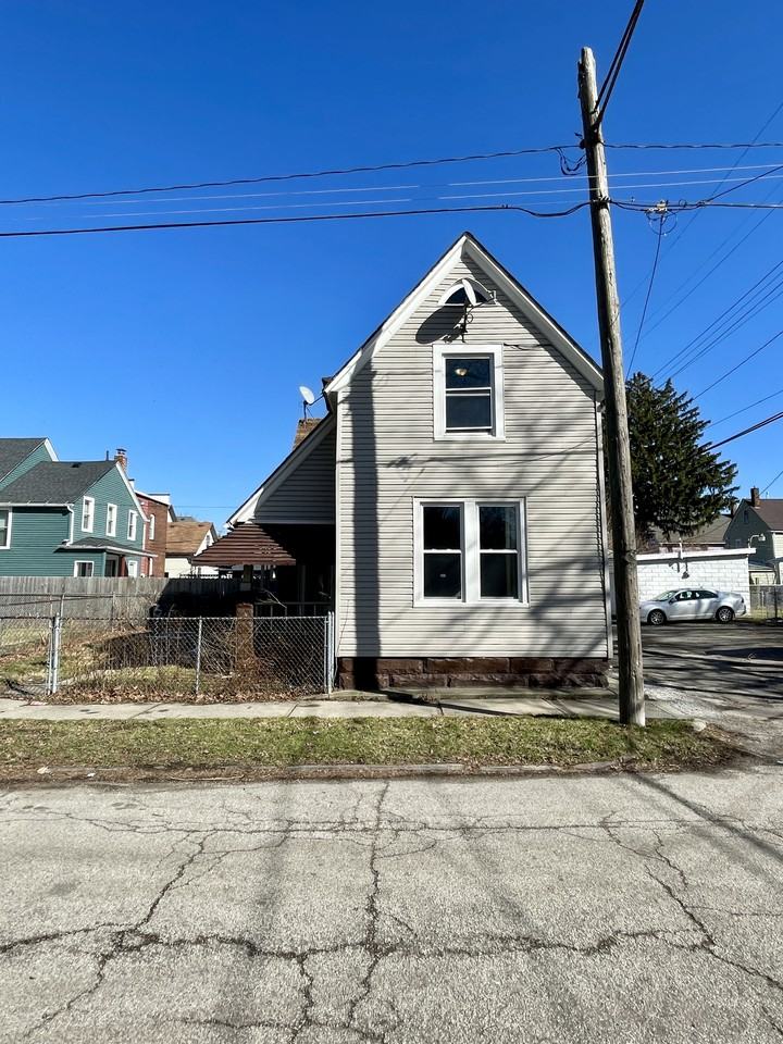 3471 W 35th St - Photo 2 of 19