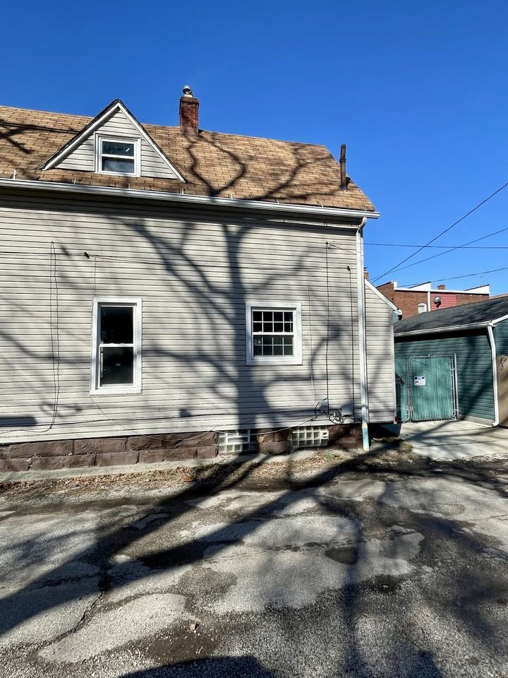 3471 W 35th St - Photo 3 of 19