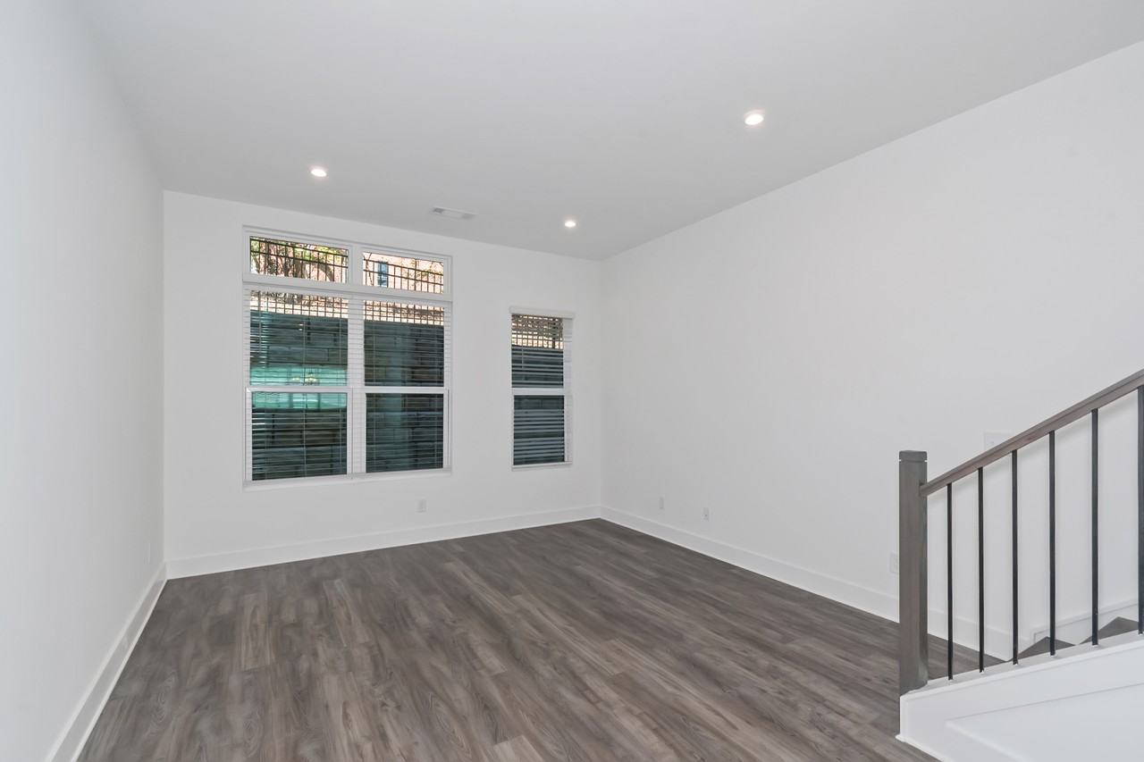 728 Eloise Way Se - Photo 3 of 13