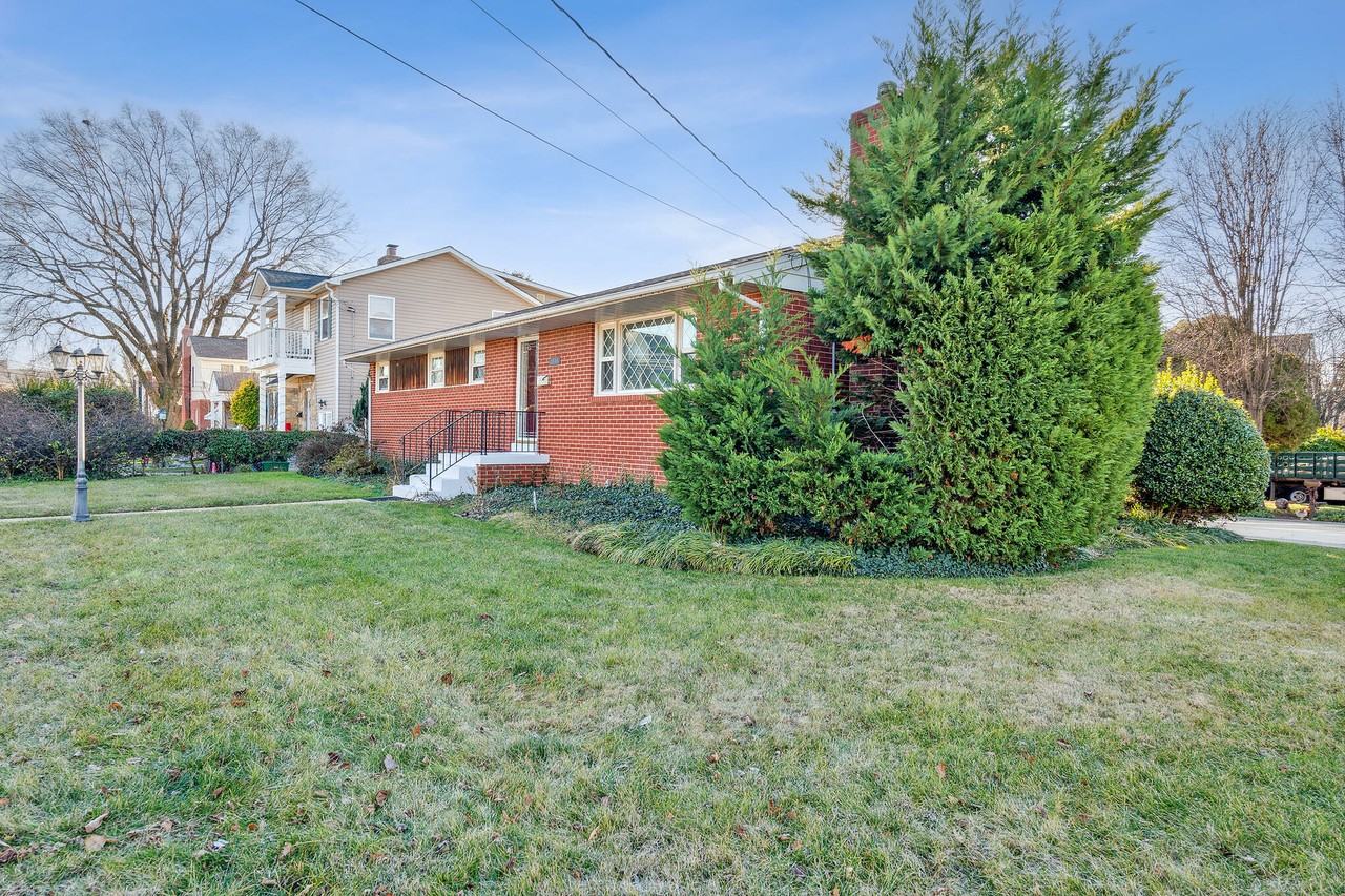 1616 13th St S - Photo 2 of 30