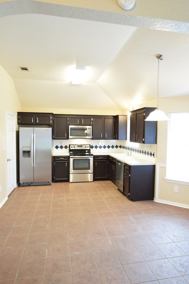 2108 Amethyst Dr - Photo 4 of 21