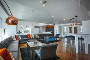 featured image of 8601 Wilshire Blvd