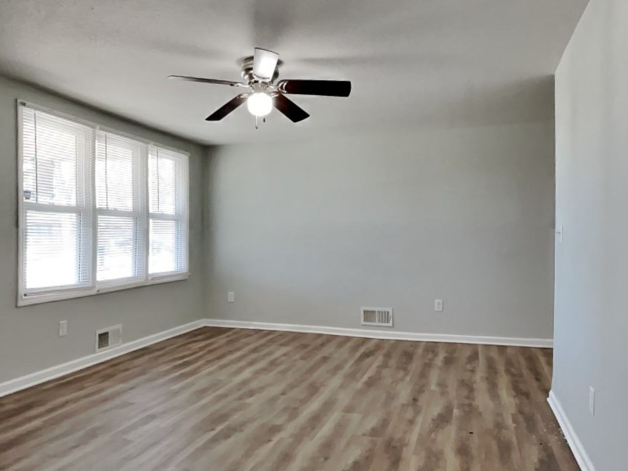 327 Woods St - Photo 3 of 20