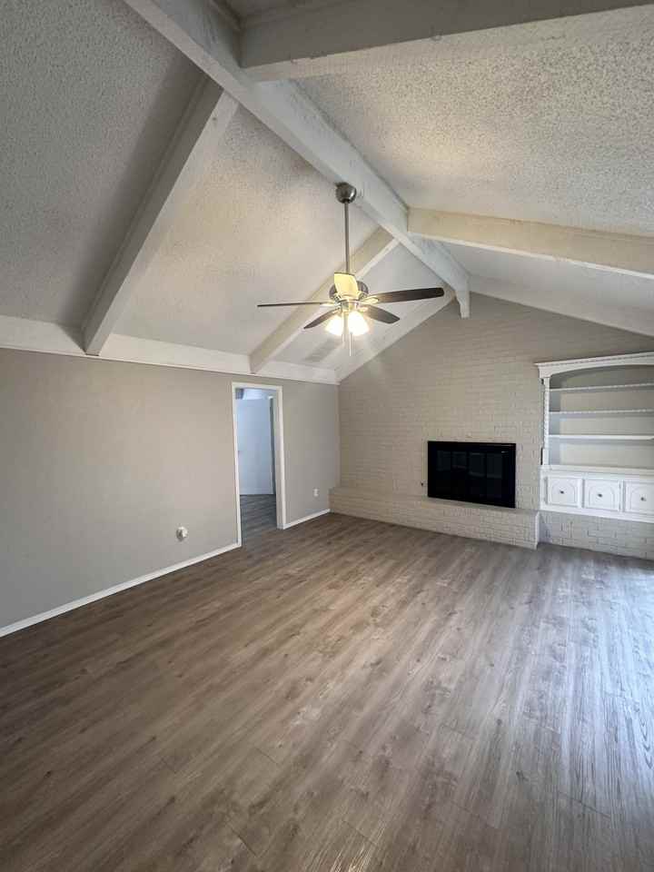 2600 Nw 113th St - Photo 2 of 11