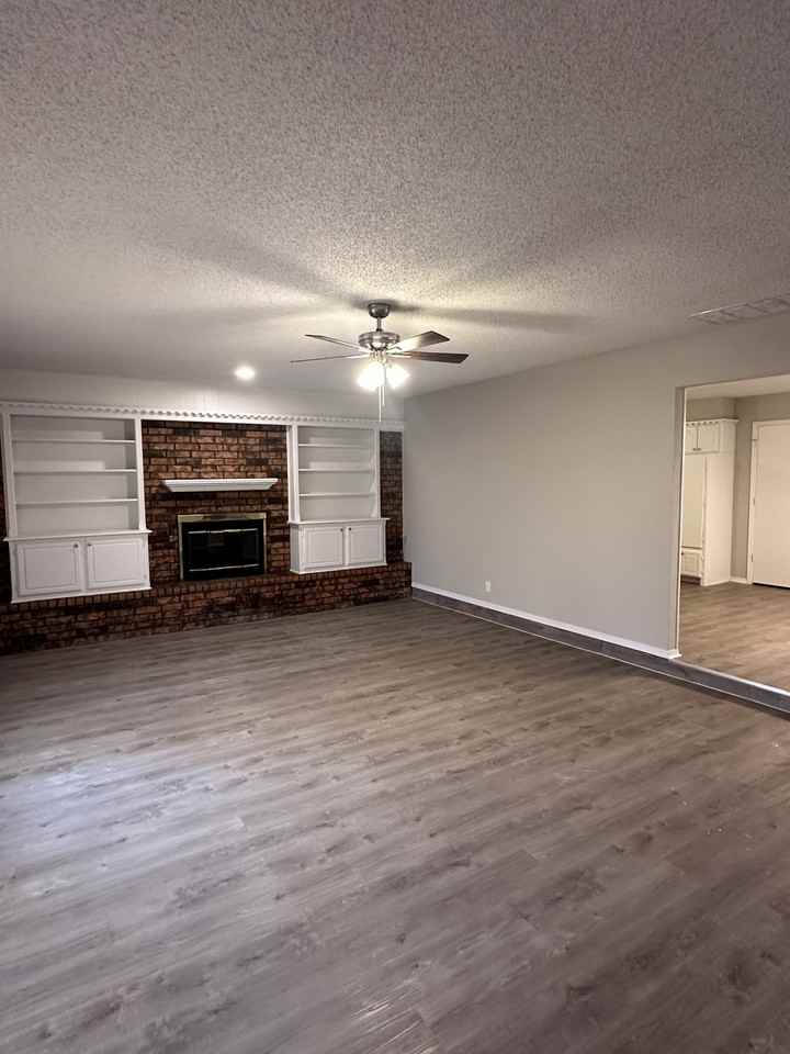 11629 Kings Cir - Photo 2 of 11