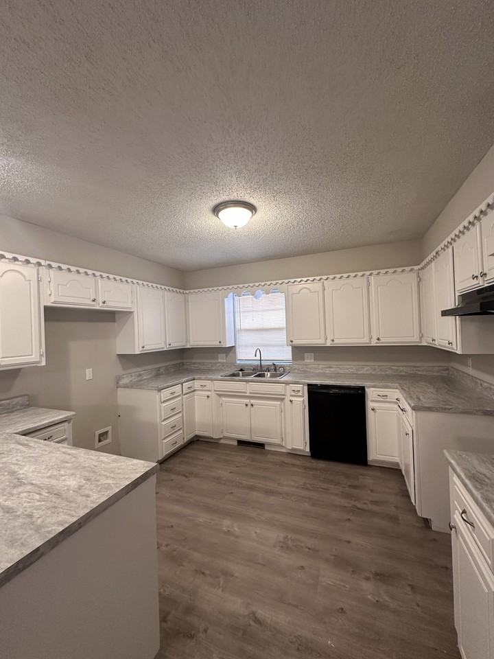 11629 Kings Cir - Photo 3 of 11