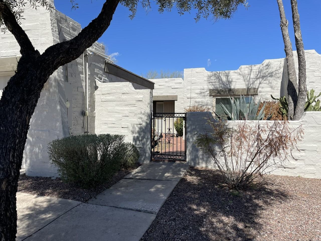 7453 E Serenity Ln - Photo 2 of 36