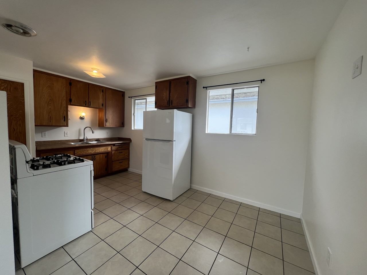 409 W Hickory Ave - Photo 2 of 9