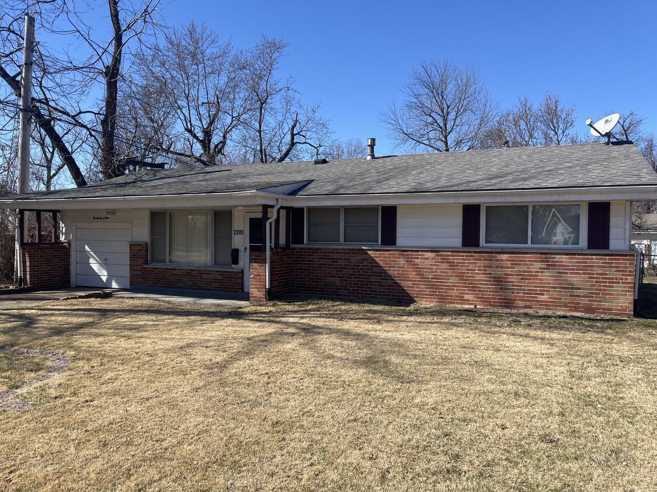 2209 Kerwin Dr - Photo 3 of 15