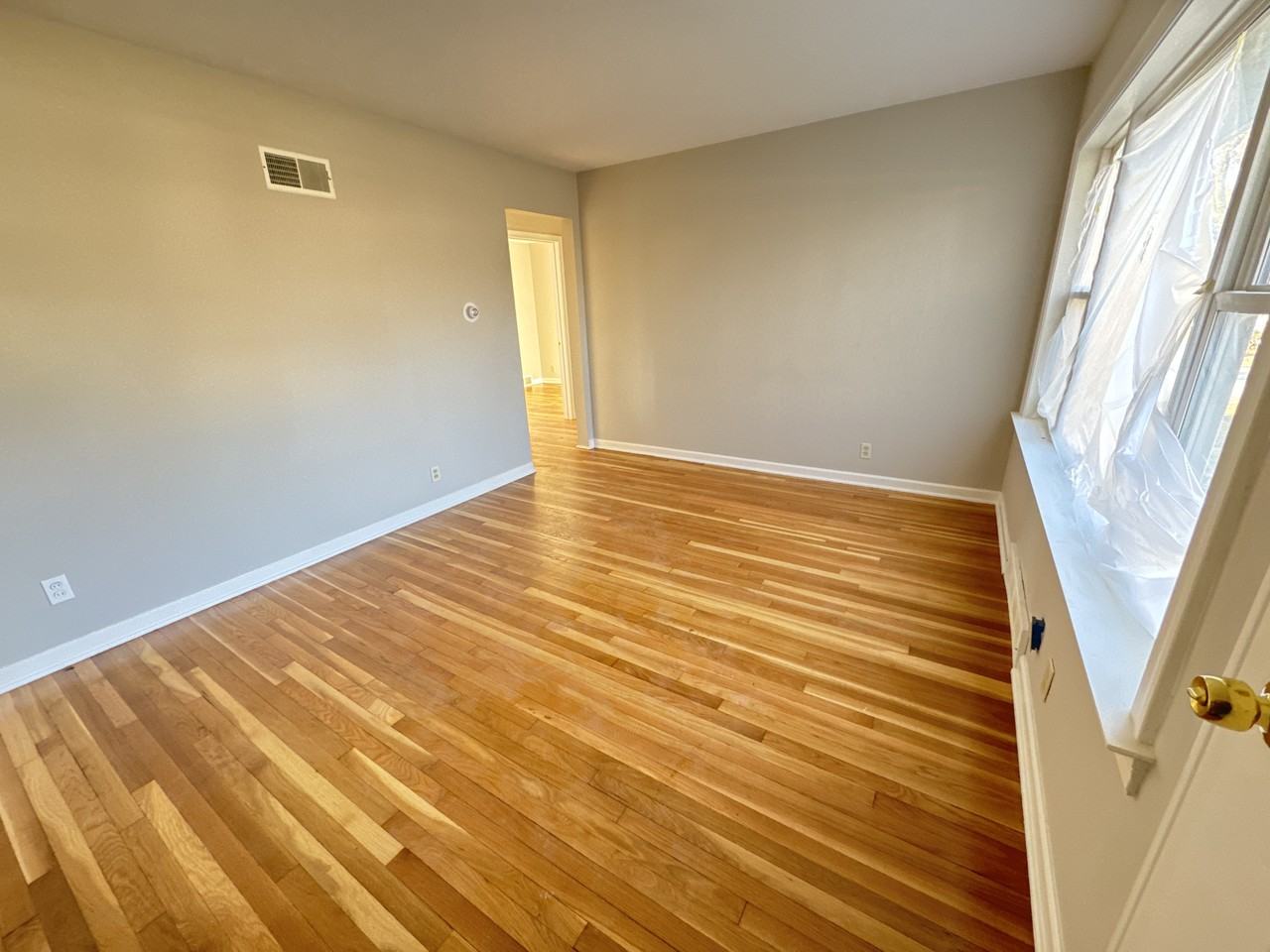 3035 Airway Ave - Photo 2 of 6