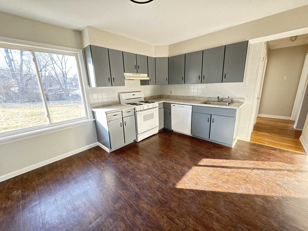 3035 Airway Ave - Photo 3 of 6