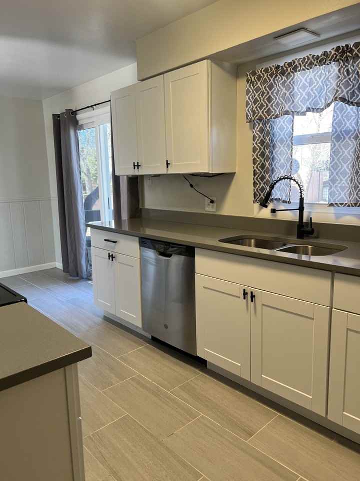 3436 E 11th St - Photo 2 of 9