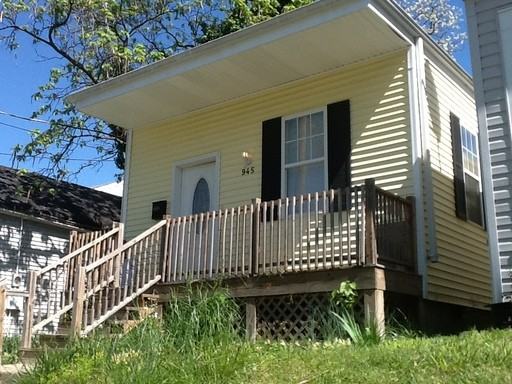 945 Ash St - Photo 2 of 5