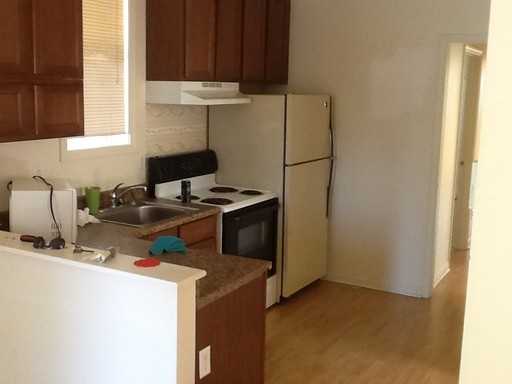 945 Ash St - Photo 3 of 5