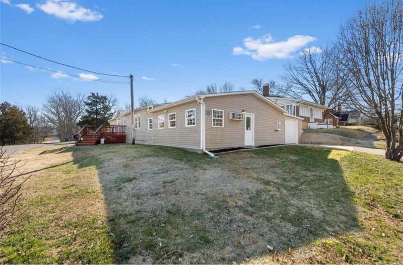 600 4th St E - Photo 2 of 30