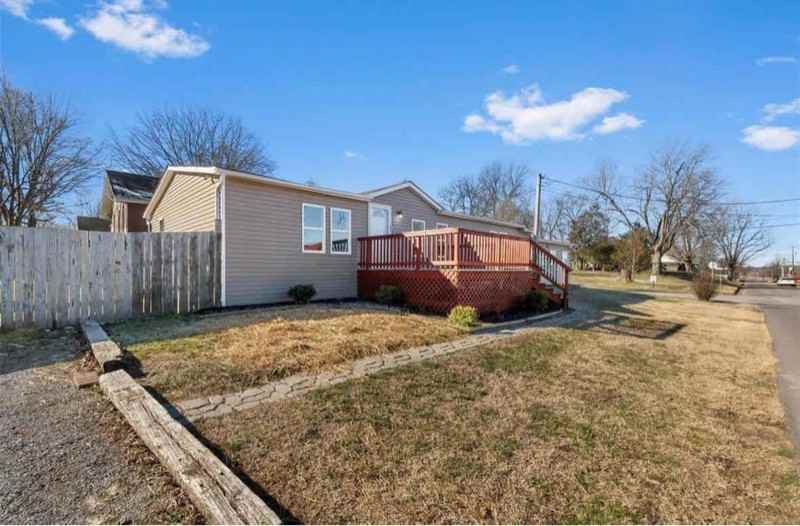 600 4th St E - Photo 3 of 30