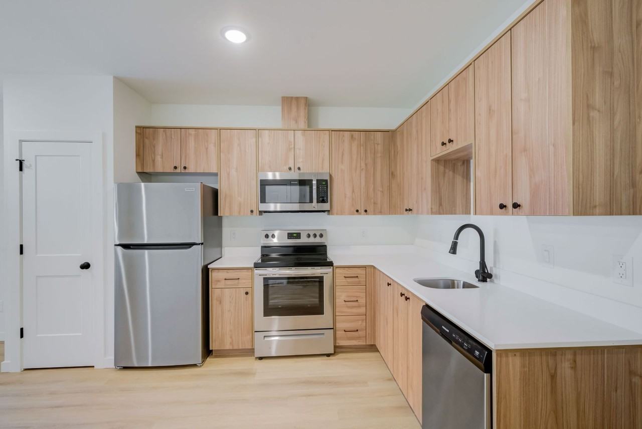 6115 Ne Multnomah St #2 - Photo 2 of 37