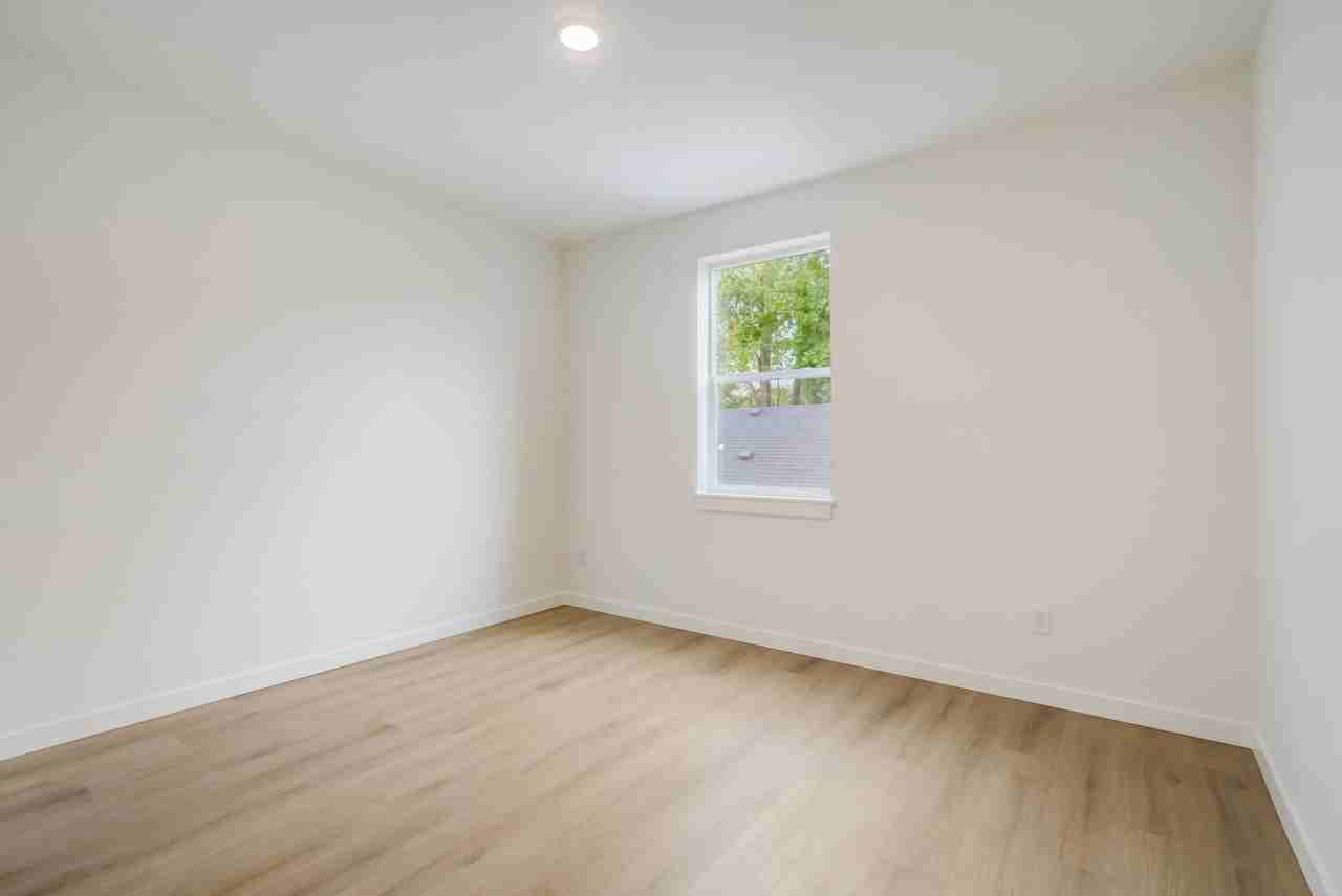 6115 Ne Multnomah St #2 - Photo 4 of 37