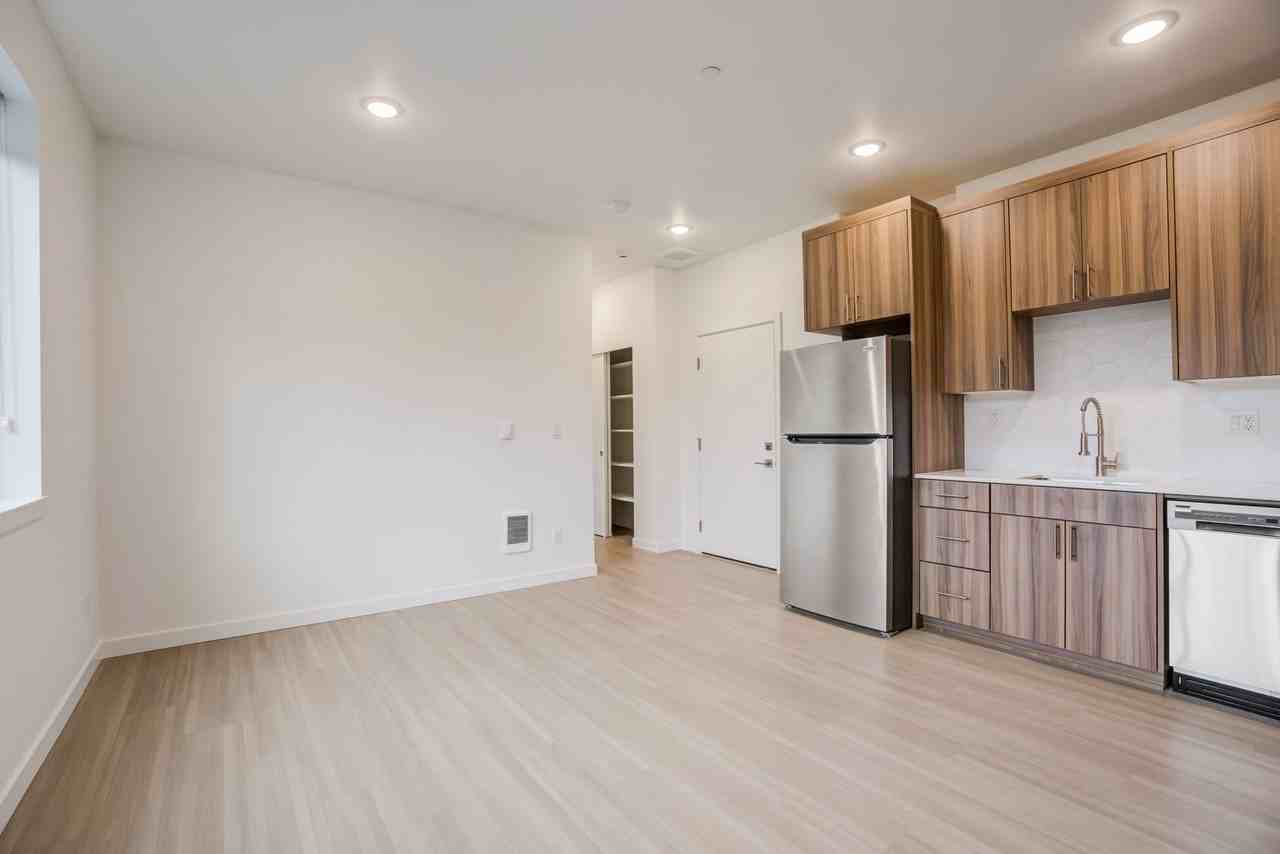 2 WEEKS FREE RENT! Move - Photo 5 of 13