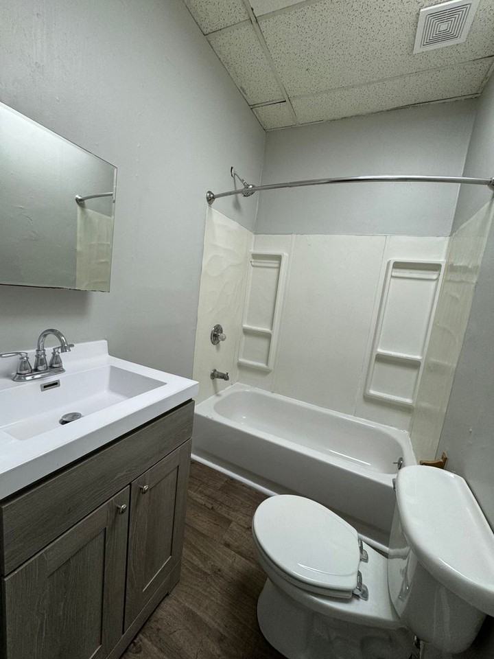 810 N 11th St - Photo 5 of 10