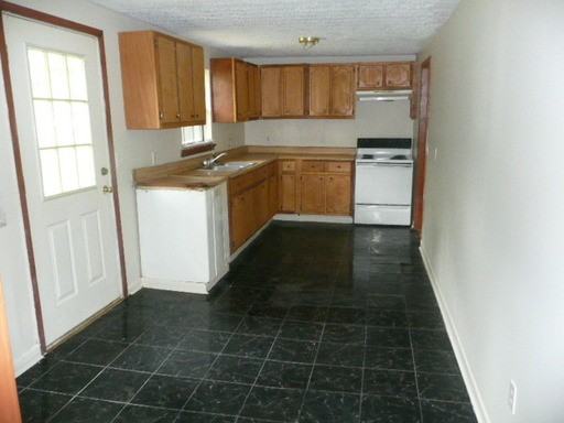 310 Goodwin Ave - Photo 3 of 5