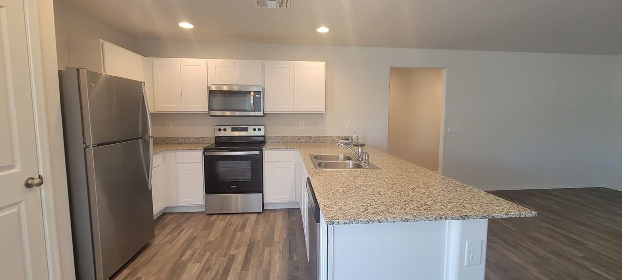 2042 E Julian Dr - Photo 5 of 16