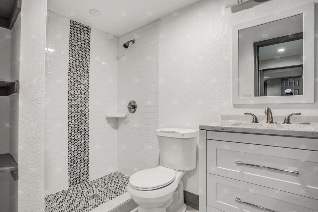 6627 Brooklyn Ave - Photo 5 of 28
