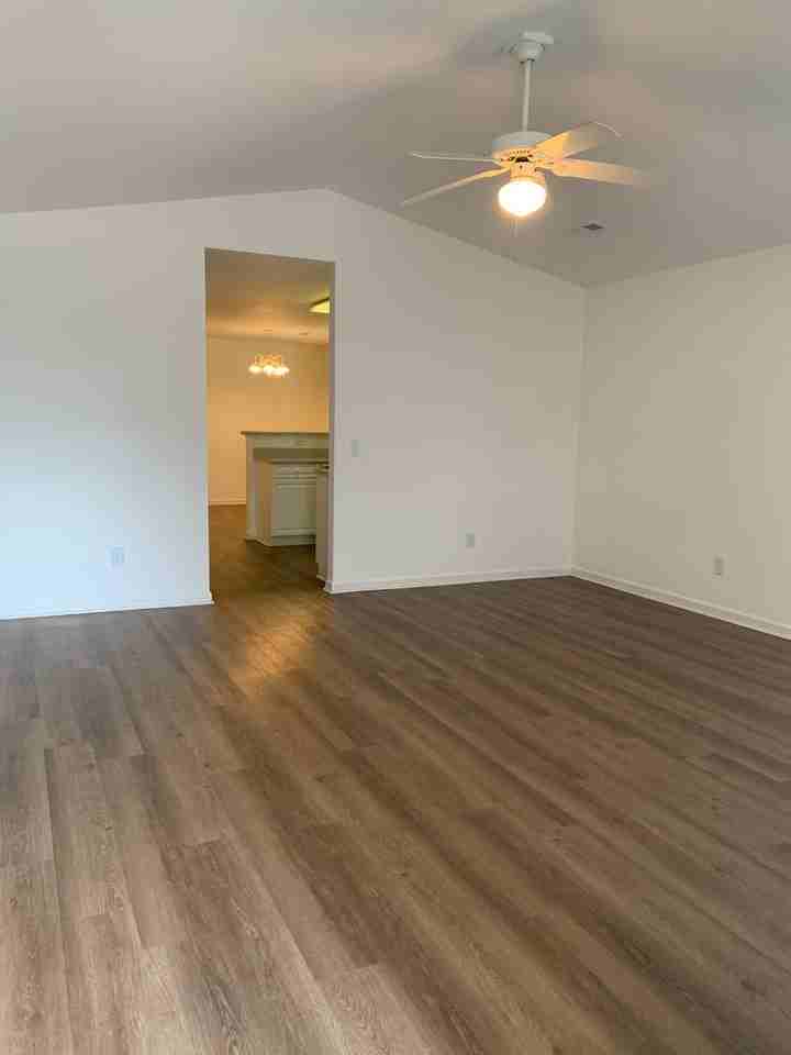 42 Hillsdale Dr - Photo 2 of 15