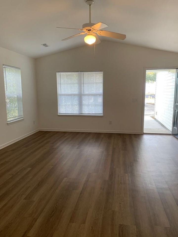 42 Hillsdale Dr - Photo 3 of 15