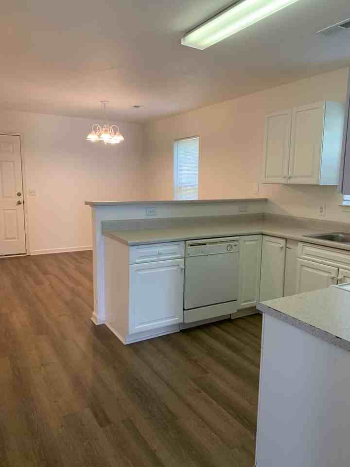 42 Hillsdale Dr - Photo 4 of 15