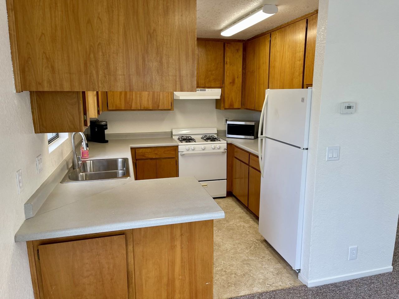 240 Sandercock St #A - Photo 5 of 28