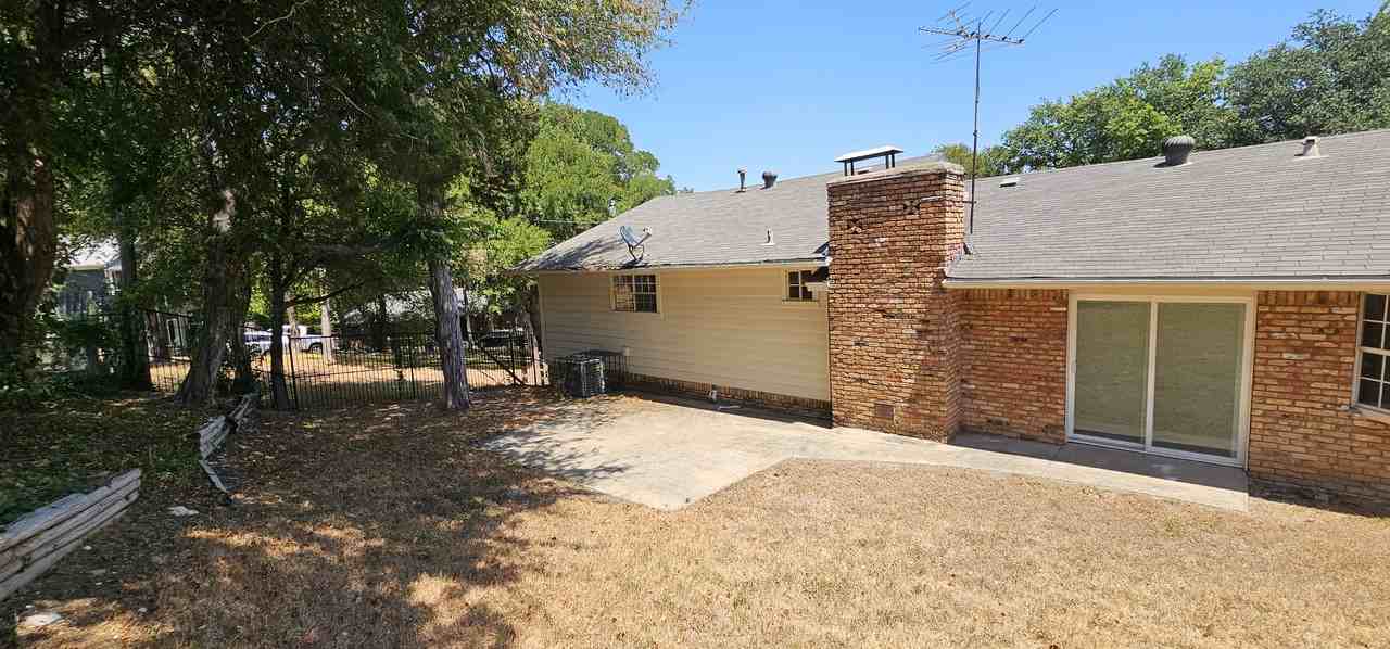 4307 Woodstock Dr #NA - Photo 3 of 16