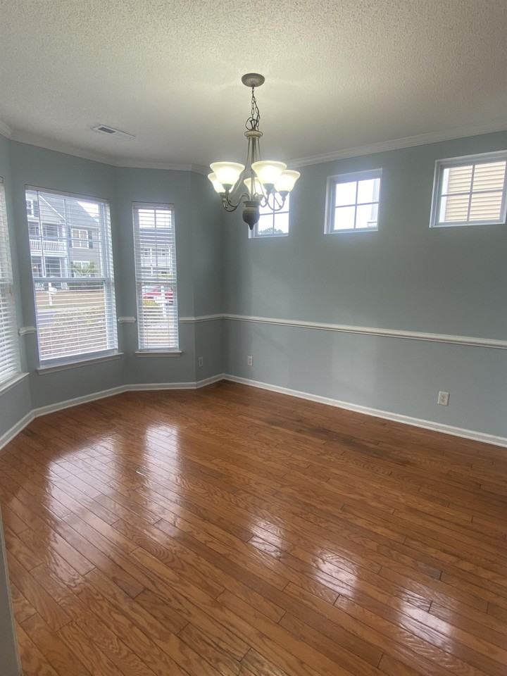 421 Emerson Dr - Photo 3 of 38