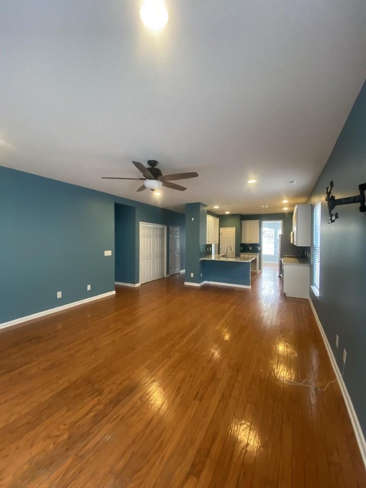 421 Emerson Dr - Photo 7 of 38