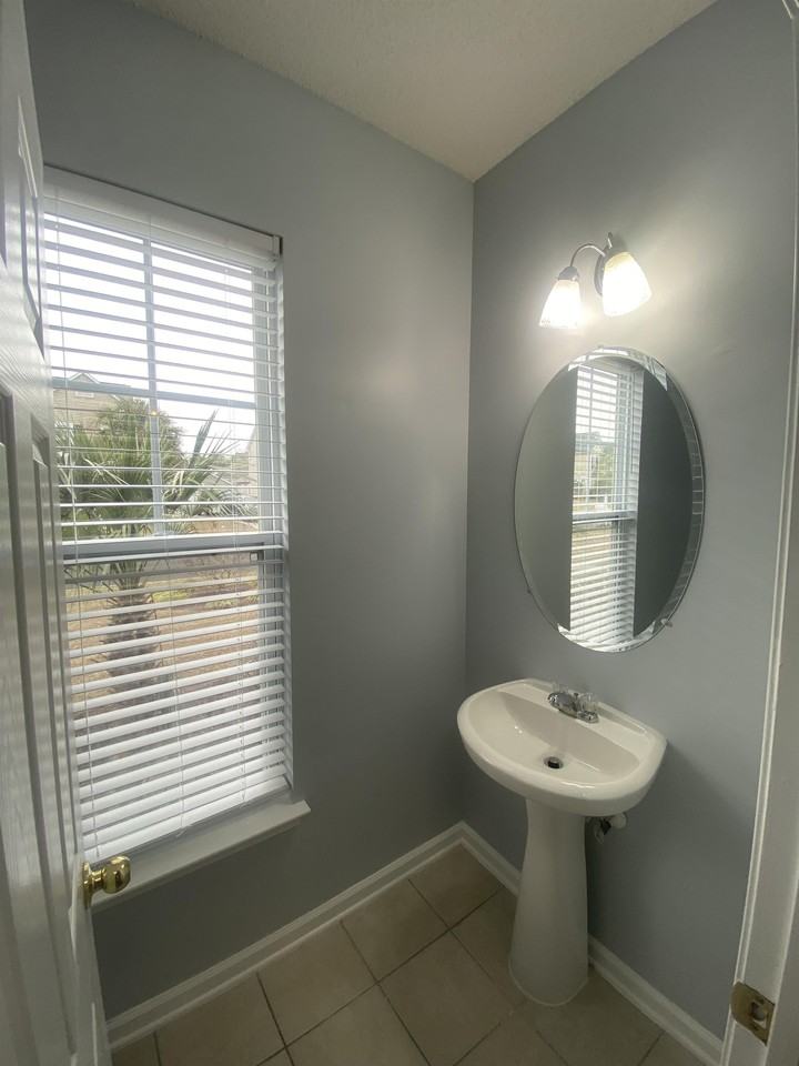 421 Emerson Dr - Photo 5 of 38