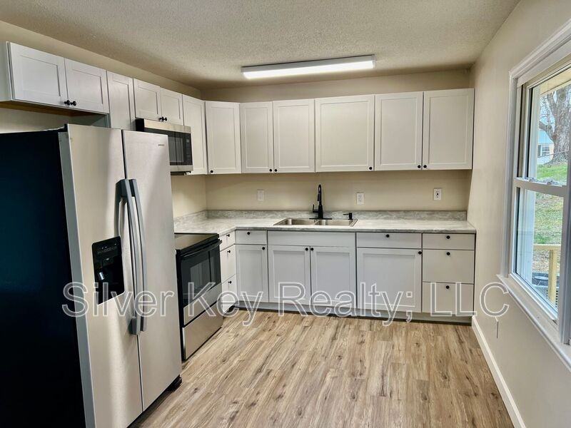 206 Riggs St - Photo 4 of 16