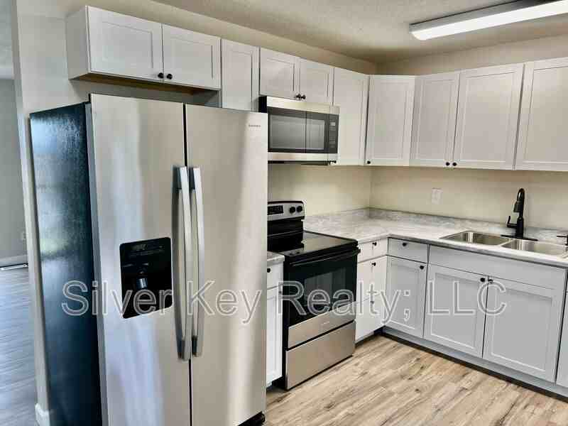 206 Riggs St - Photo 5 of 16