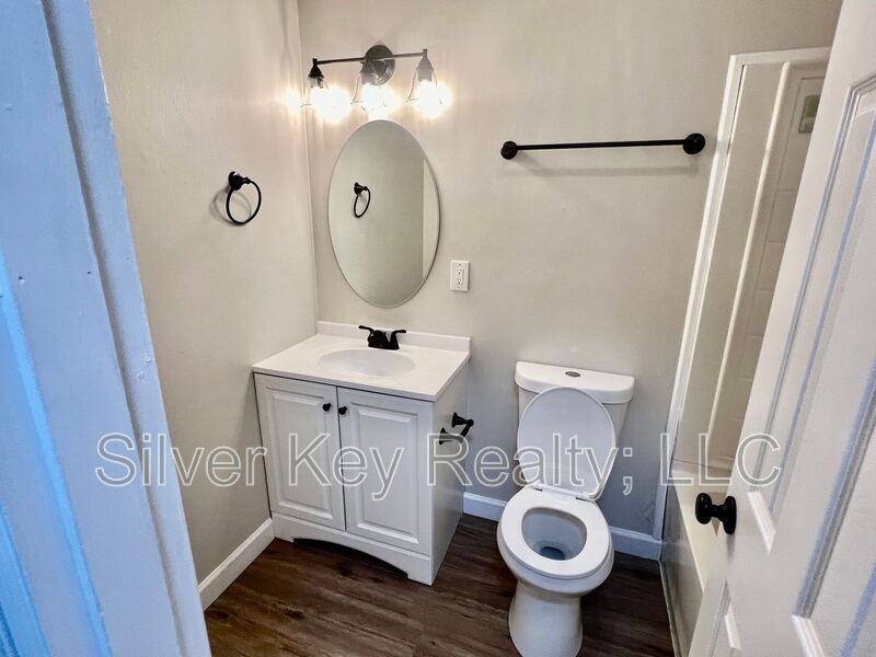 206 Riggs St - Photo 7 of 16