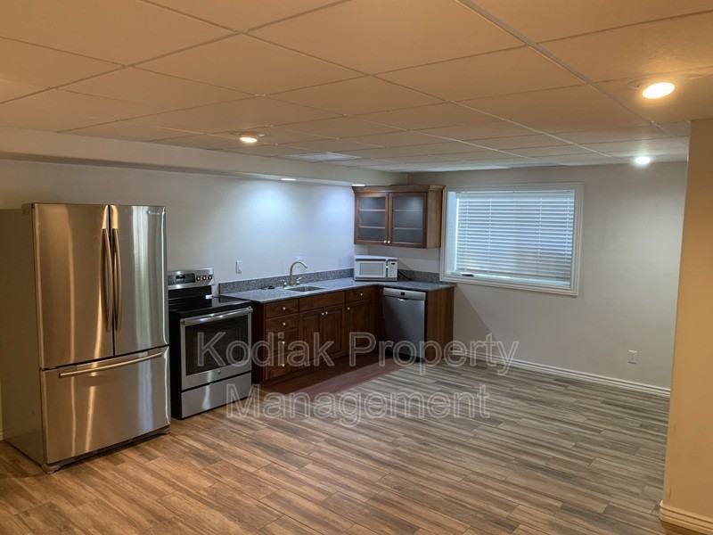 954 Babbling Brook Ct #B - Photo 3 of 27