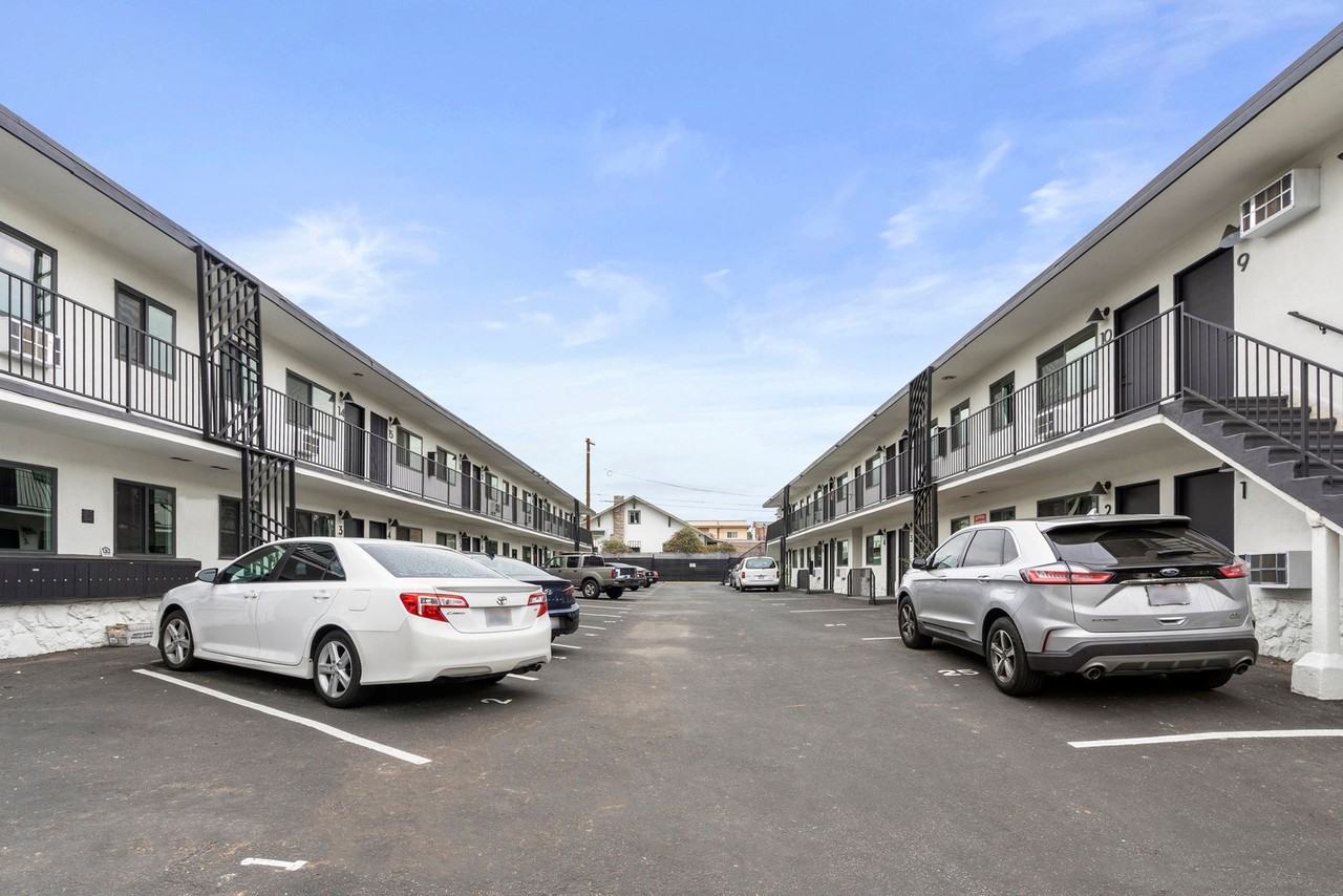 Echo Lake Apartments - Photo 4 of 49